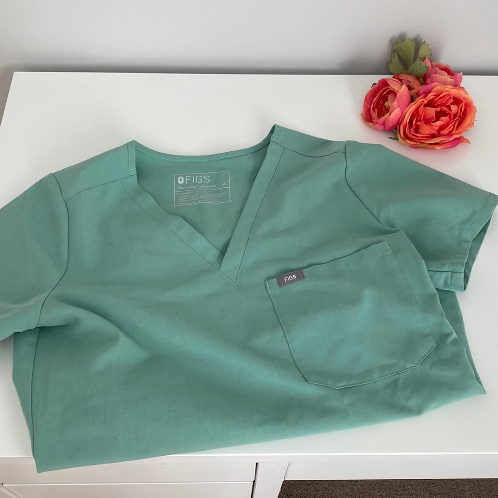 Figs Women’s XS Green Scrub Top